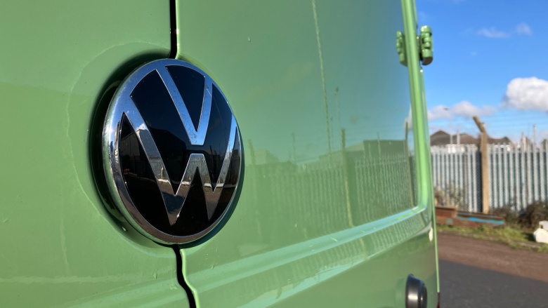 Volkswagen Crafter Cr35 Mwb Diesel Fwd 2.0 TDI 140PS Commerce Plus High Roof Van